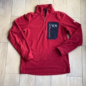 Mountain Hardware sweater Red. Size Medium